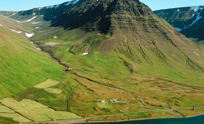 Hóll á Hvilftarströnd, Ön.